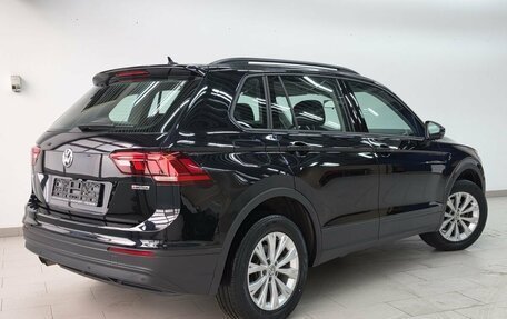 Volkswagen Tiguan II, 2020 год, 2 540 000 рублей, 2 фотография