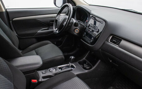 Mitsubishi Outlander III рестайлинг 3, 2015 год, 1 270 000 рублей, 9 фотография