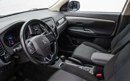 Mitsubishi Outlander III рестайлинг 3, 2015 год, 1 270 000 рублей, 10 фотография