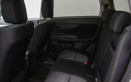 Mitsubishi Outlander III рестайлинг 3, 2015 год, 1 270 000 рублей, 11 фотография