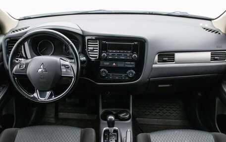 Mitsubishi Outlander III рестайлинг 3, 2015 год, 1 270 000 рублей, 13 фотография