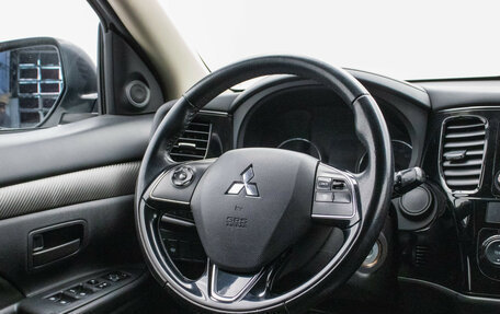 Mitsubishi Outlander III рестайлинг 3, 2015 год, 1 270 000 рублей, 15 фотография