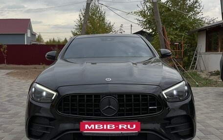Mercedes-Benz E-Класс, 2022 год, 5 800 000 рублей, 4 фотография
