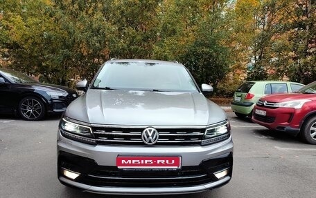 Volkswagen Tiguan II, 2018 год, 2 400 000 рублей, 2 фотография