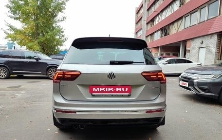 Volkswagen Tiguan II, 2018 год, 2 400 000 рублей, 4 фотография
