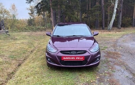 Hyundai Solaris II рестайлинг, 2013 год, 980 000 рублей, 2 фотография