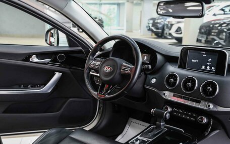 KIA Stinger I, 2018 год, 2 090 000 рублей, 10 фотография