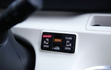 Toyota Sienta II, 2015 год, 1 230 000 рублей, 22 фотография