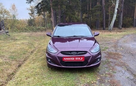Hyundai Solaris II рестайлинг, 2013 год, 980 000 рублей, 10 фотография