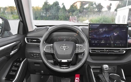 Toyota Highlander, 2026 год, 5 150 000 рублей, 15 фотография