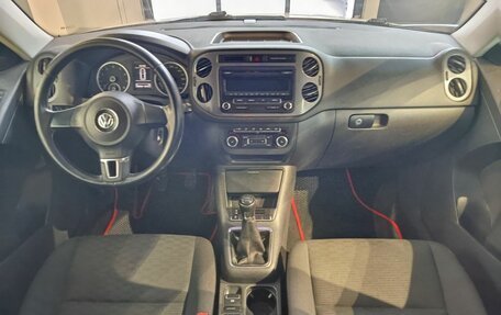 Volkswagen Tiguan I, 2011 год, 749 000 рублей, 10 фотография