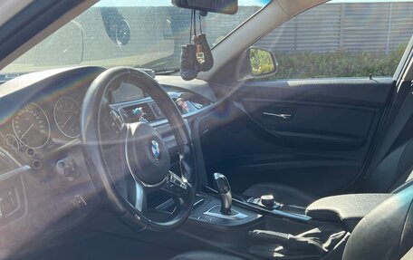 BMW 3 серия, 2017 год, 1 950 000 рублей, 13 фотография