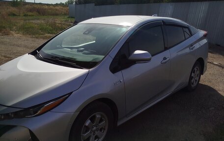 Toyota Prius IV XW50, 2018 год, 2 400 000 рублей, 2 фотография
