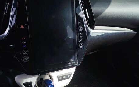 Toyota Prius IV XW50, 2018 год, 2 400 000 рублей, 14 фотография