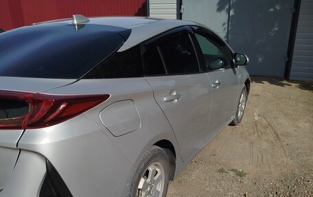 Toyota Prius IV XW50, 2018 год, 2 400 000 рублей, 5 фотография