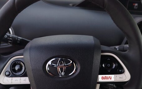Toyota Prius IV XW50, 2018 год, 2 400 000 рублей, 10 фотография