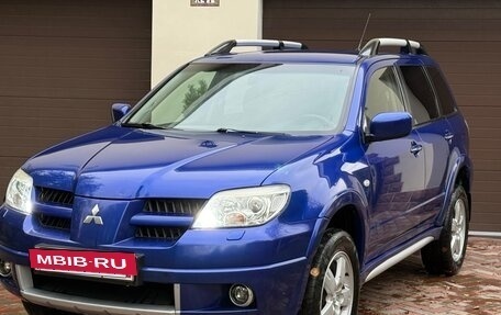 Mitsubishi Outlander III рестайлинг 3, 2006 год, 700 000 рублей, 2 фотография