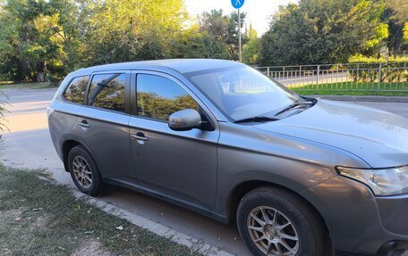 Mitsubishi Outlander III рестайлинг 3, 2013 год, 1 250 000 рублей, 2 фотография