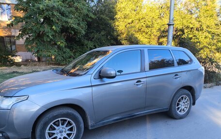 Mitsubishi Outlander III рестайлинг 3, 2013 год, 1 250 000 рублей, 4 фотография