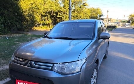 Mitsubishi Outlander III рестайлинг 3, 2013 год, 1 250 000 рублей, 3 фотография