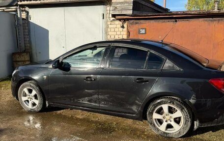 Chevrolet Cruze II, 2010 год, 800 000 рублей, 3 фотография