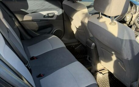 Chevrolet Cruze II, 2010 год, 800 000 рублей, 9 фотография