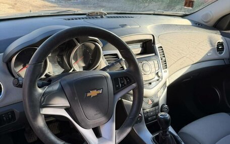 Chevrolet Cruze II, 2010 год, 800 000 рублей, 11 фотография