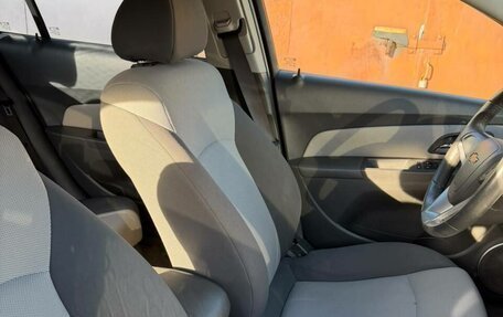 Chevrolet Cruze II, 2010 год, 800 000 рублей, 7 фотография