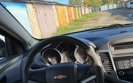 Chevrolet Cruze II, 2010 год, 800 000 рублей, 8 фотография