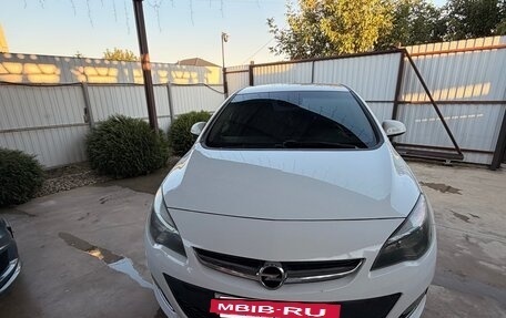 Opel Astra J, 2013 год, 880 000 рублей, 2 фотография