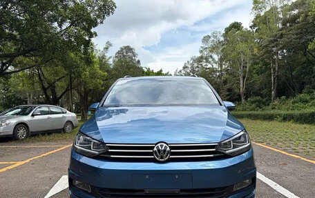 Volkswagen Touran III, 2021 год, 1 748 069 рублей, 2 фотография