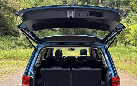 Volkswagen Touran III, 2021 год, 1 748 069 рублей, 12 фотография