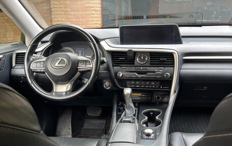 Lexus RX IV рестайлинг, 2017 год, 3 550 000 рублей, 14 фотография
