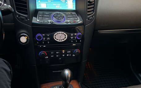 Infiniti QX70, 2016 год, 2 880 000 рублей, 9 фотография