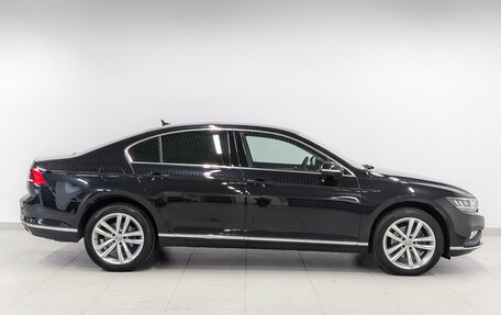 Volkswagen Passat B8 рестайлинг, 2020 год, 2 495 000 рублей, 4 фотография