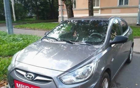 Hyundai Solaris II рестайлинг, 2011 год, 800 000 рублей, 1 фотография