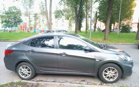 Hyundai Solaris II рестайлинг, 2011 год, 800 000 рублей, 6 фотография