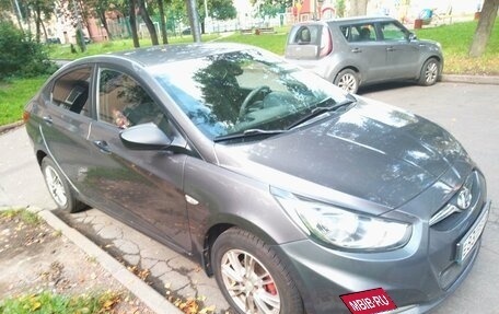 Hyundai Solaris II рестайлинг, 2011 год, 800 000 рублей, 2 фотография