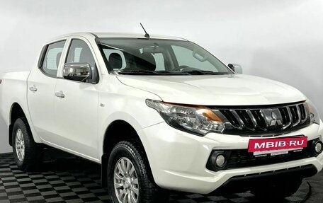 Mitsubishi L200 IV рестайлинг, 2017 год, 2 490 000 рублей, 4 фотография