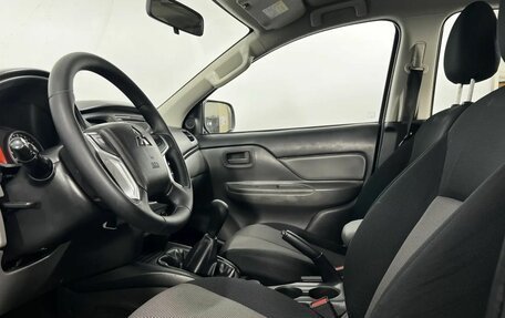 Mitsubishi L200 IV рестайлинг, 2017 год, 2 490 000 рублей, 10 фотография