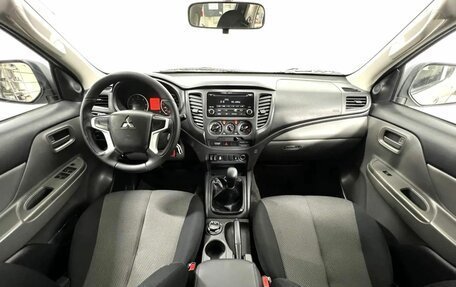 Mitsubishi L200 IV рестайлинг, 2017 год, 2 490 000 рублей, 14 фотография