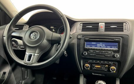 Volkswagen Jetta VI, 2011 год, 650 000 рублей, 15 фотография