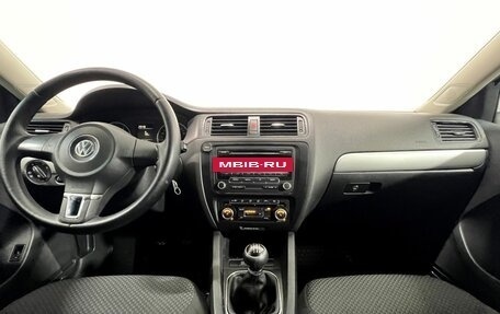 Volkswagen Jetta VI, 2011 год, 650 000 рублей, 13 фотография