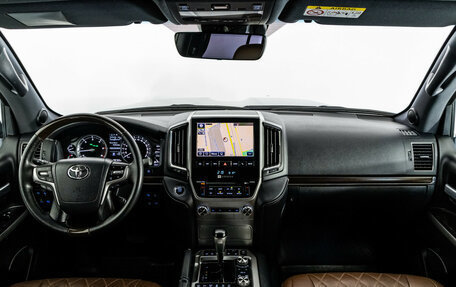 Toyota Land Cruiser 200, 2017 год, 5 990 000 рублей, 12 фотография