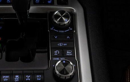 Toyota Land Cruiser 200, 2017 год, 5 990 000 рублей, 20 фотография