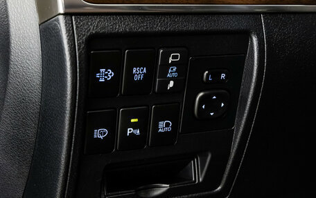 Toyota Land Cruiser 200, 2017 год, 5 990 000 рублей, 23 фотография