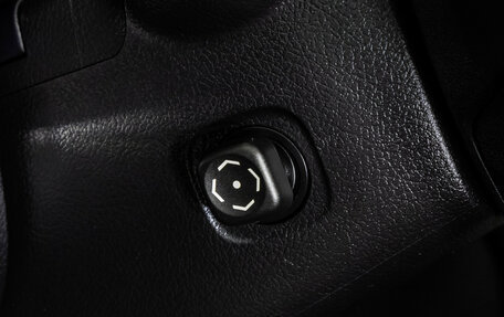 Toyota Land Cruiser 200, 2017 год, 5 990 000 рублей, 24 фотография