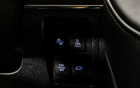 Toyota Land Cruiser 200, 2017 год, 5 990 000 рублей, 21 фотография