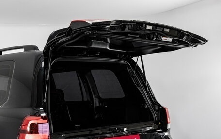 Toyota Land Cruiser 200, 2017 год, 5 990 000 рублей, 34 фотография