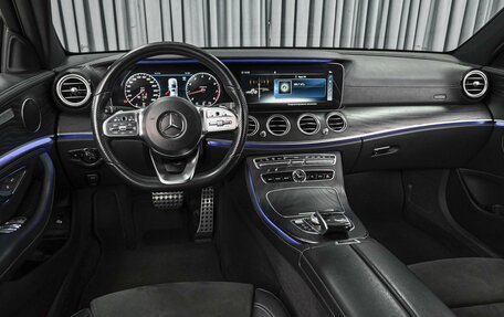 Mercedes-Benz E-Класс, 2019 год, 3 098 000 рублей, 6 фотография